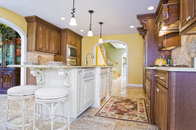 Bishop Cabinets - Traditional