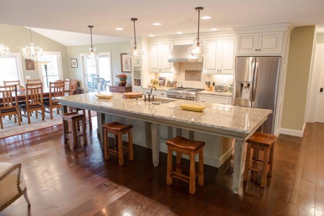 Bishop Cabinets - Traditional