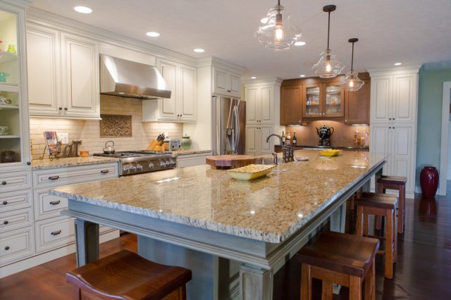 Bishop Cabinets - Traditional